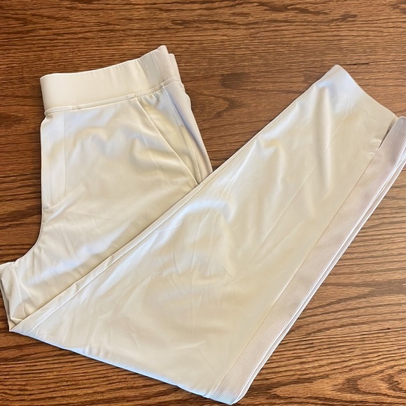 ATHLETA women’s BROOKLYN Ankle pant cream color lightweight slim leg / stretch 8 - Picture 14 of 15